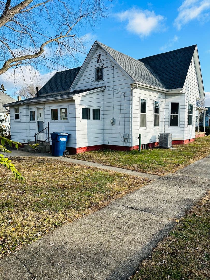 Terre Haute House: 1475 S 10th Street
