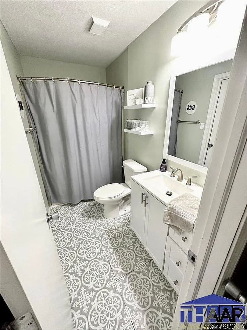 Terre Haute House: 2317 E Clayton Drive
