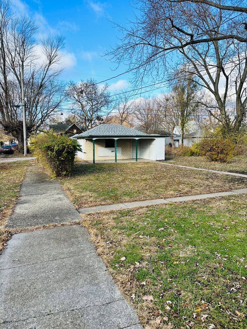 Terre Haute House: 1475 S 10th Street