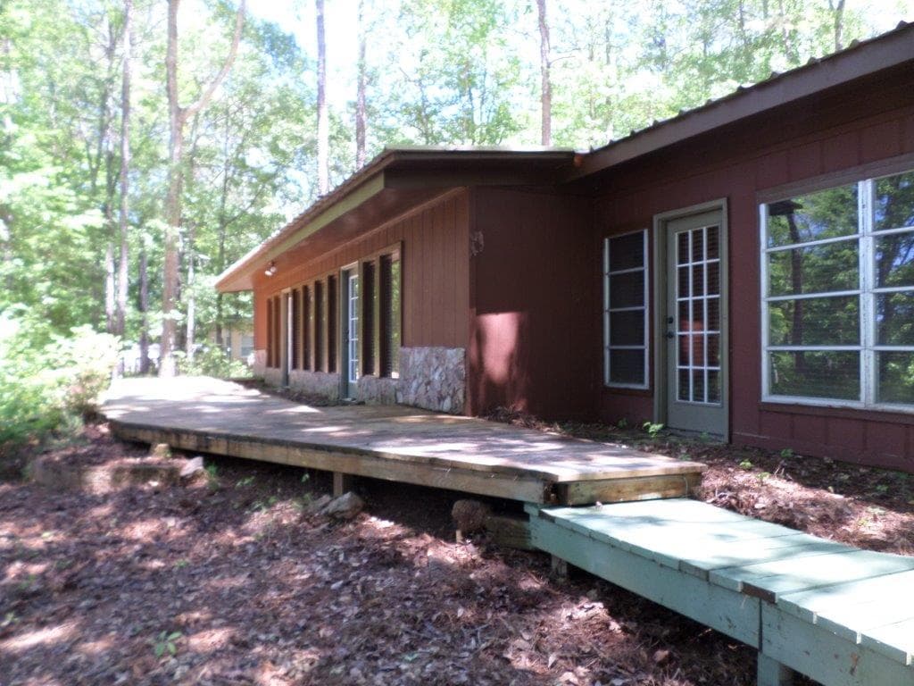 Pine Mountain House: 170 Lake Drive