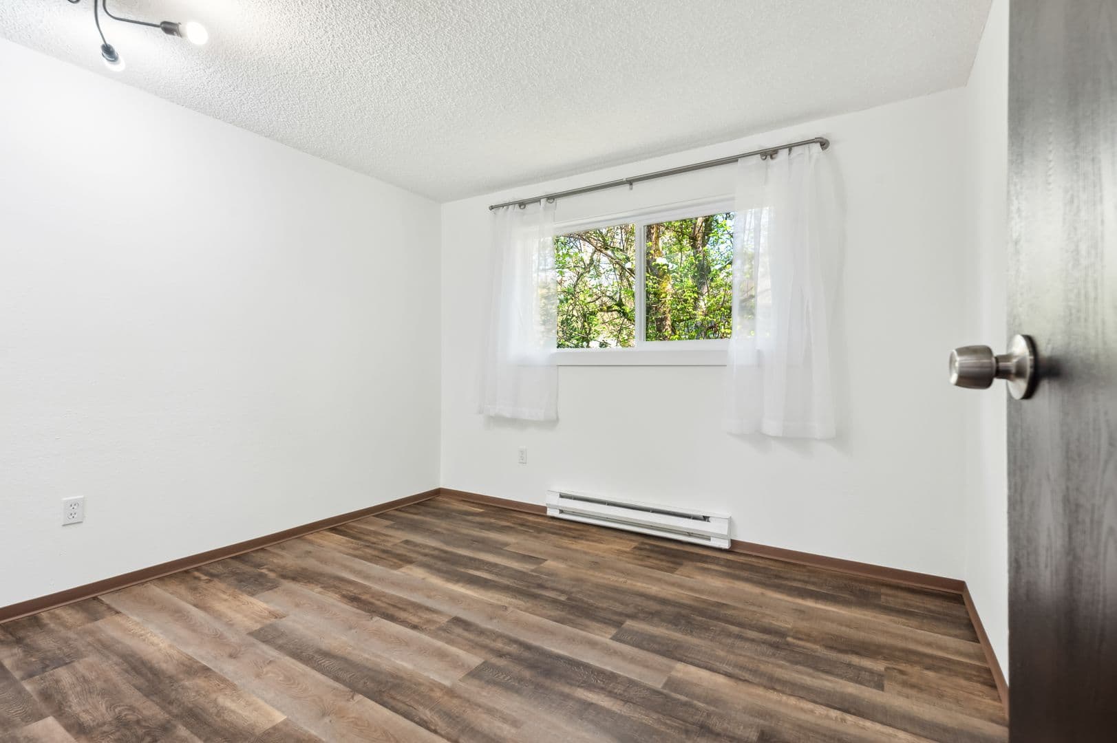 Bellevue Apartment: 12711 SE 42nd St,
