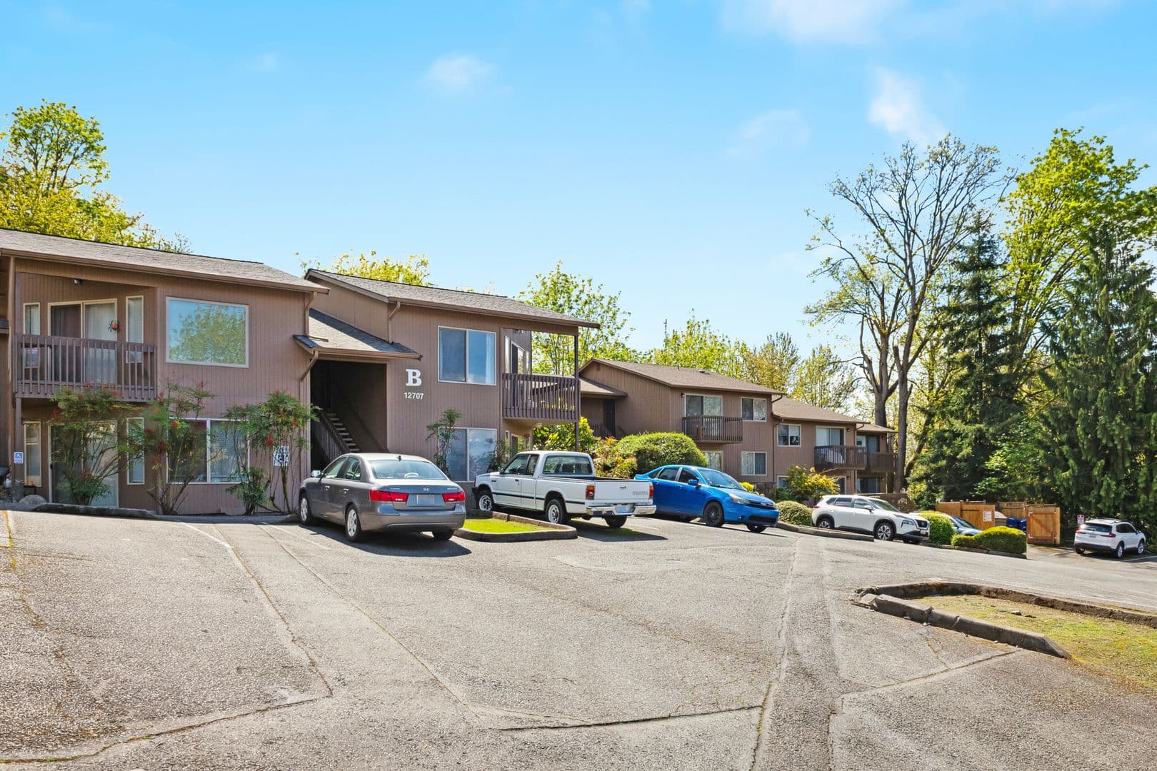 Bellevue Apartment: 12711 SE 42nd St,