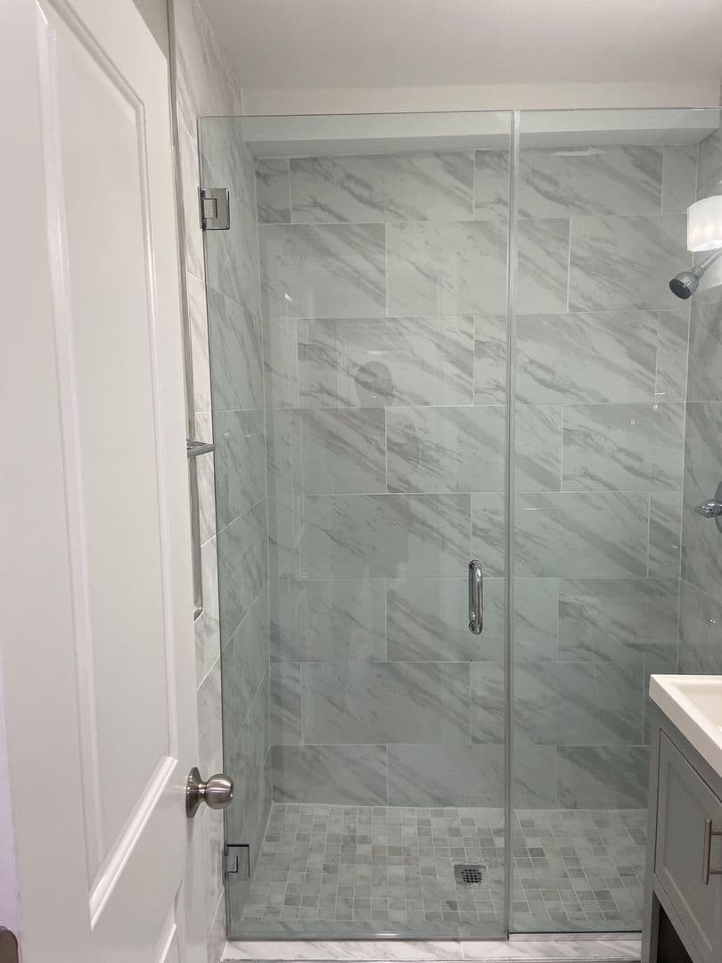 Washington Apartment: 4569 MacArthur Blvd NW
