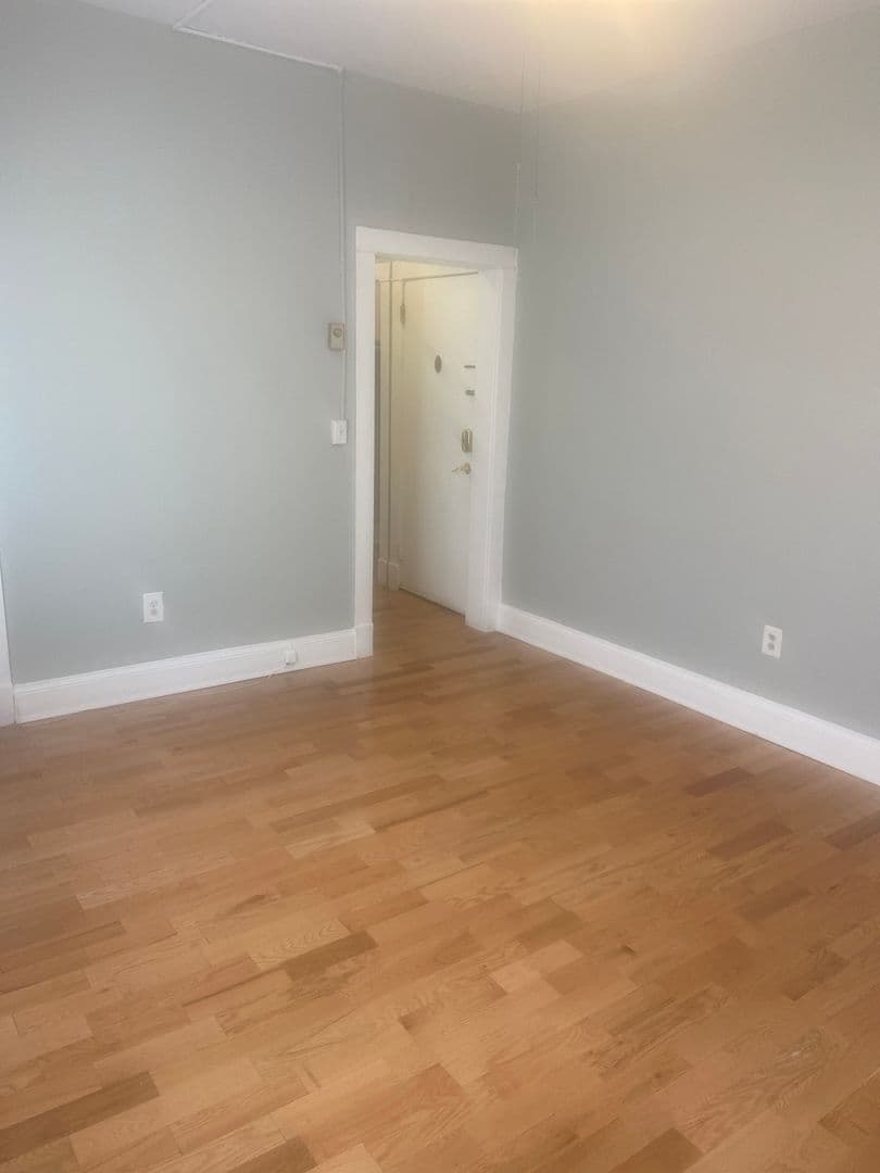Washington Apartment: 3222-3224 Wisconsin Avenue NW