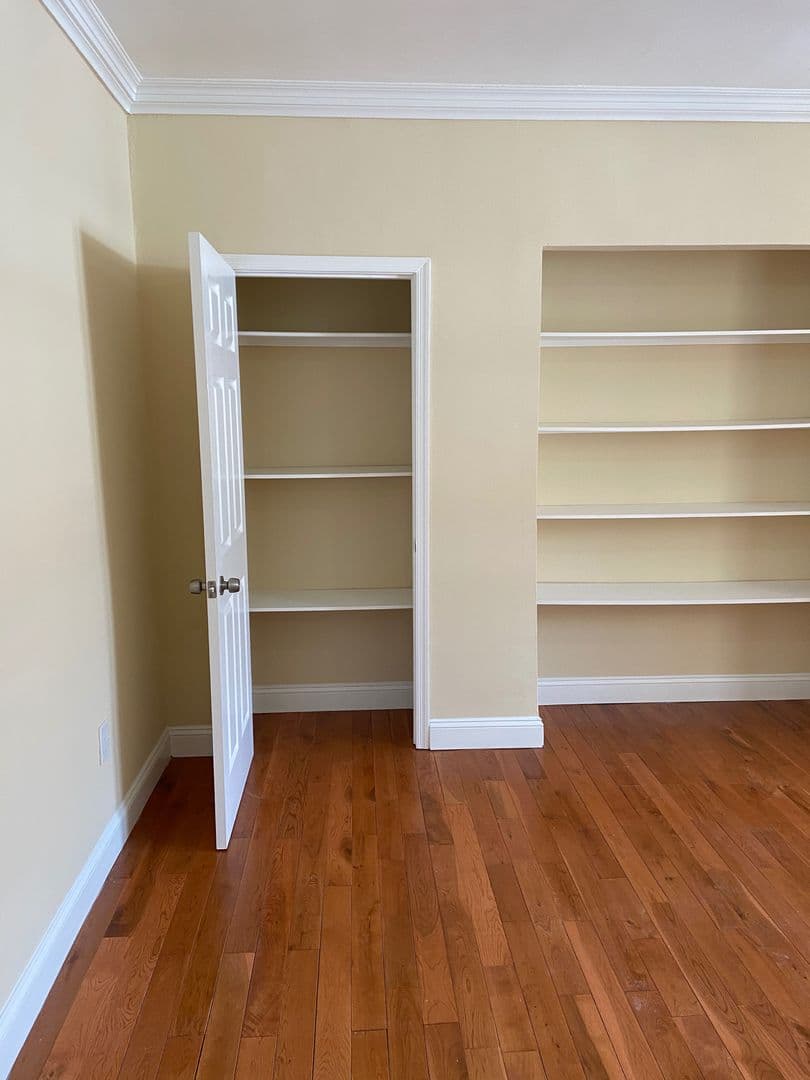 Washington Apartment: 1435 N Street NW