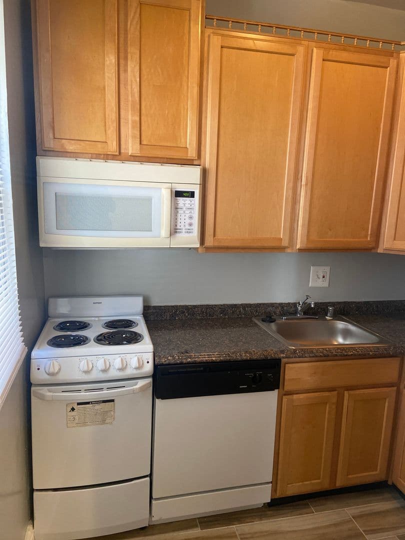 Washington Apartment: 3222-3224 Wisconsin Avenue NW