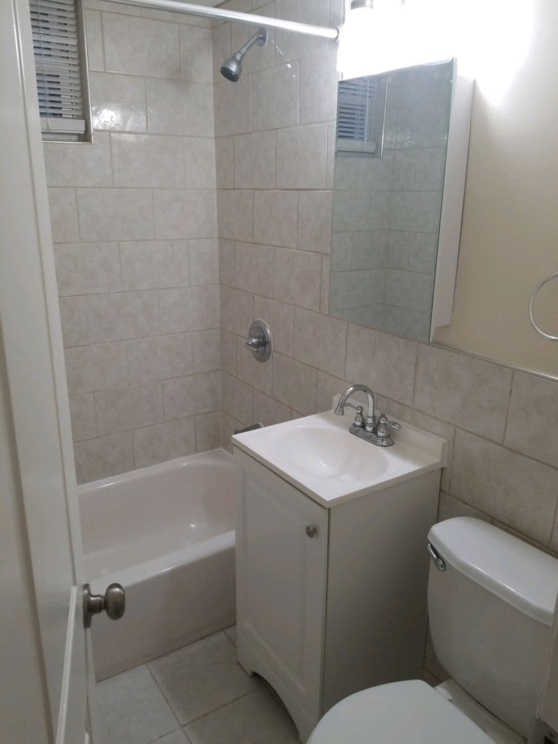 Washington Apartment: 1815 Riggs Place NW