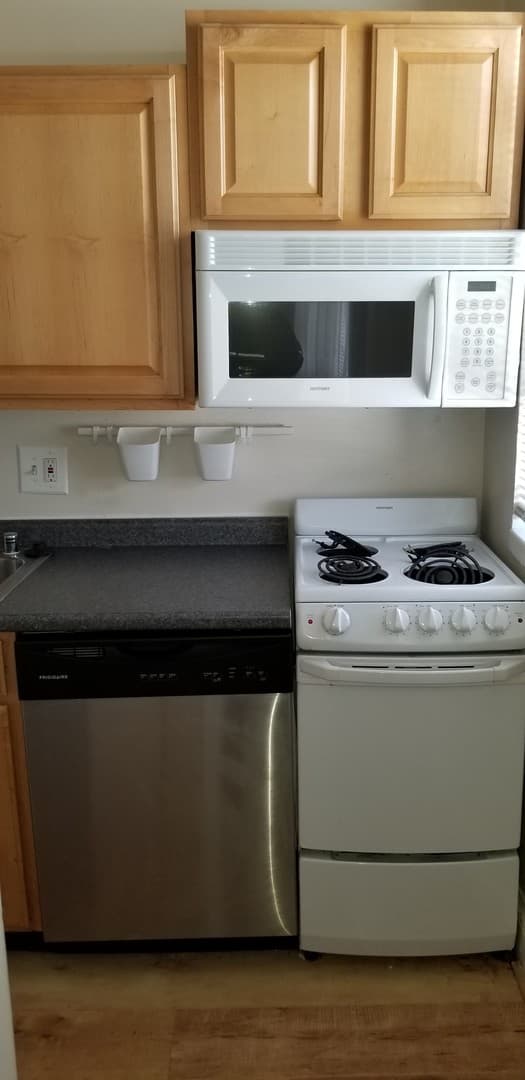 Washington Apartment: 3222-3224 Wisconsin Avenue NW