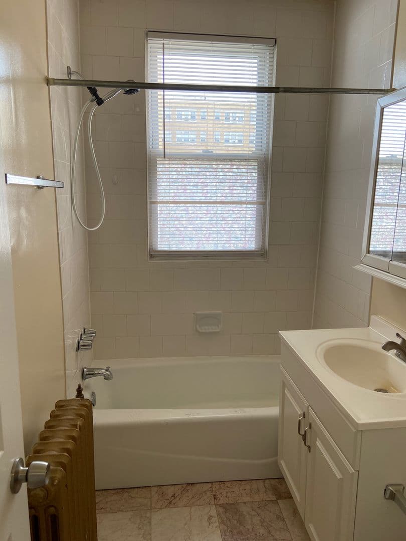 Washington Apartment: 1435 N Street NW