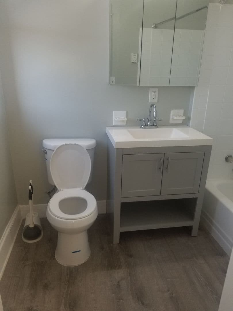 Washington Apartment: 3222-3224 Wisconsin Avenue NW