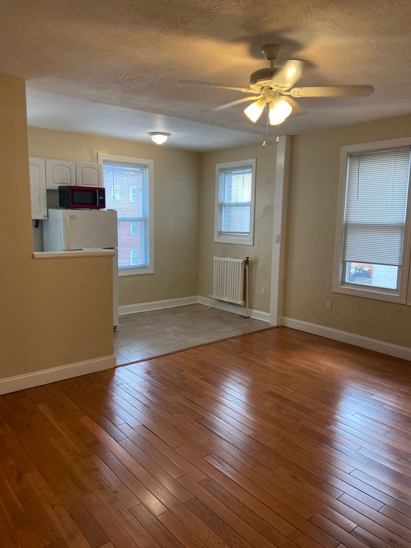 Washington Apartment: 1435 N Street NW