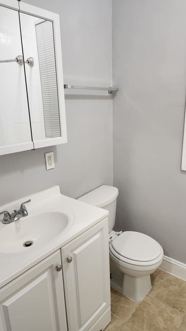 Washington Apartment: 1435 N Street NW