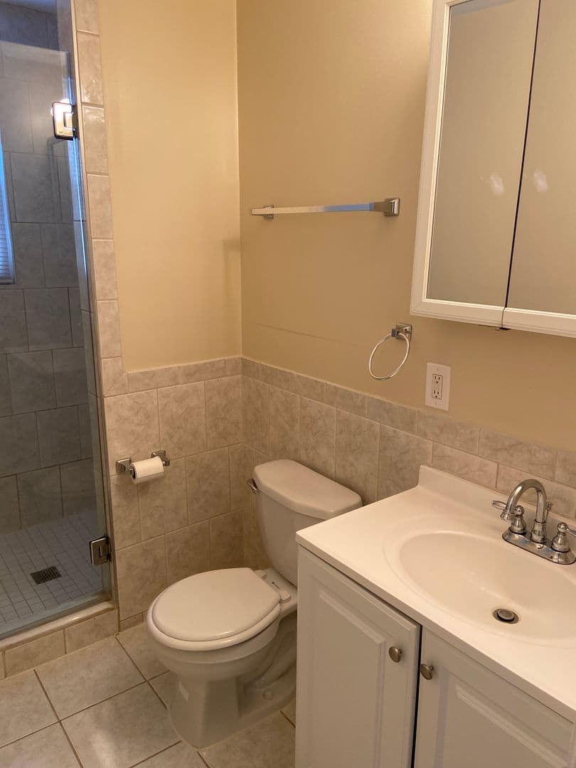 Washington Apartment: 1815 Riggs Place NW