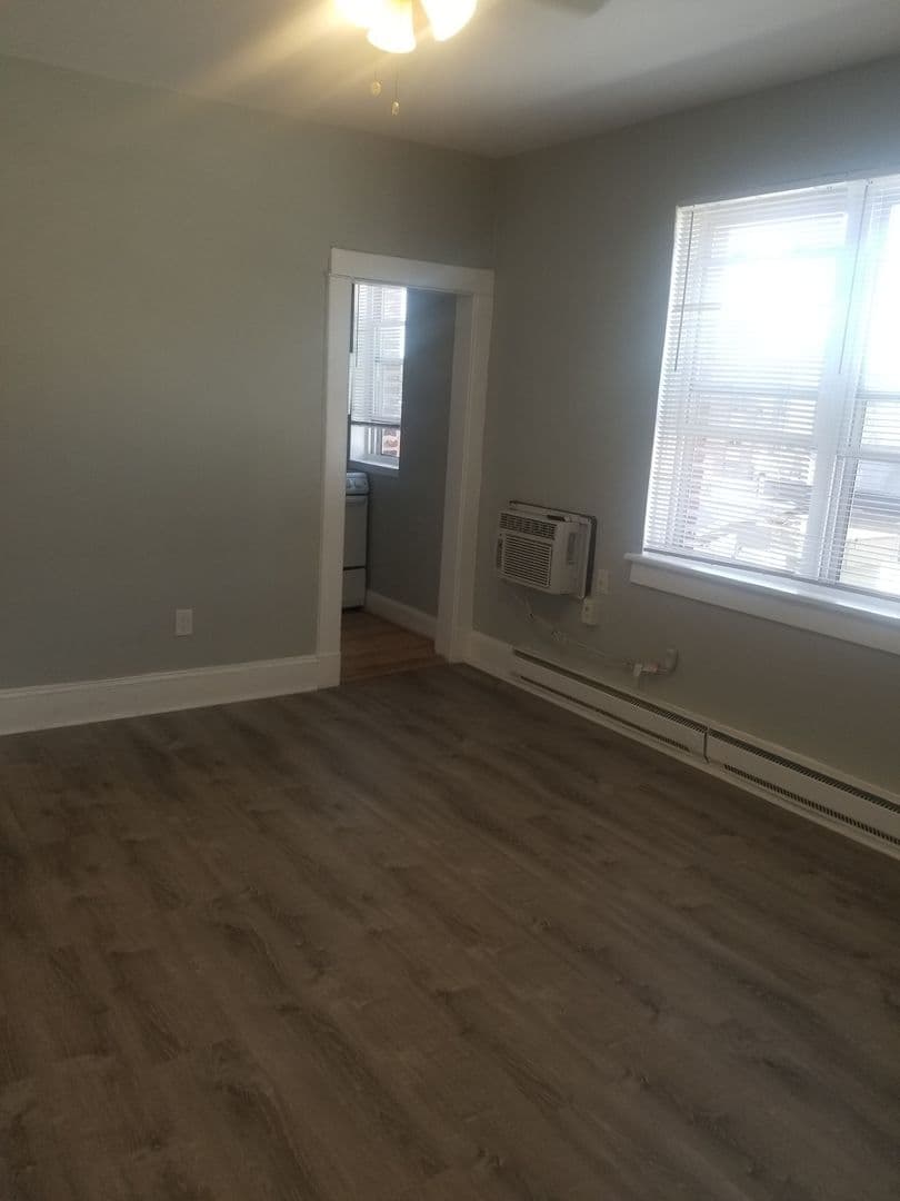 Washington Apartment: 3222-3224 Wisconsin Avenue NW