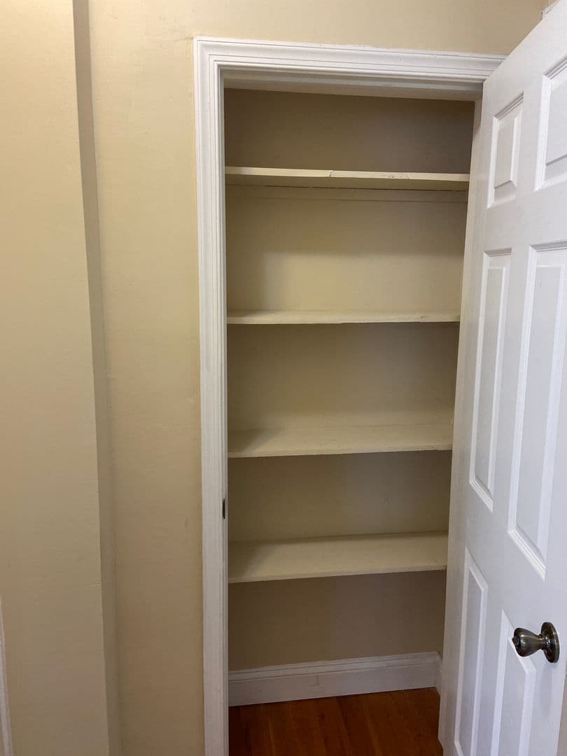 Washington Apartment: 1435 N Street NW
