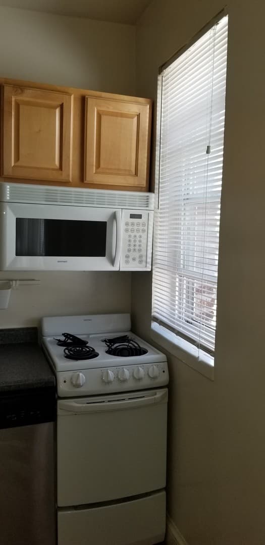 Washington Apartment: 3222-3224 Wisconsin Avenue NW