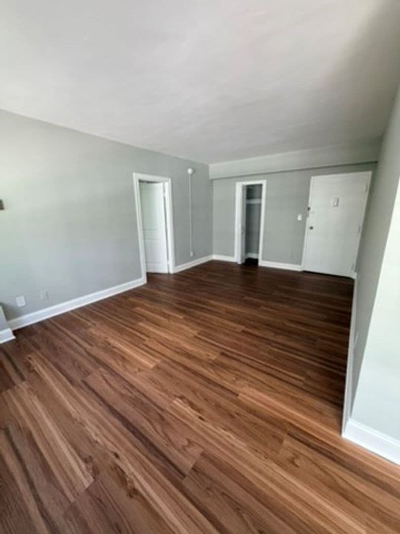 Washington Apartment: 5323 Connecticut Ave NW