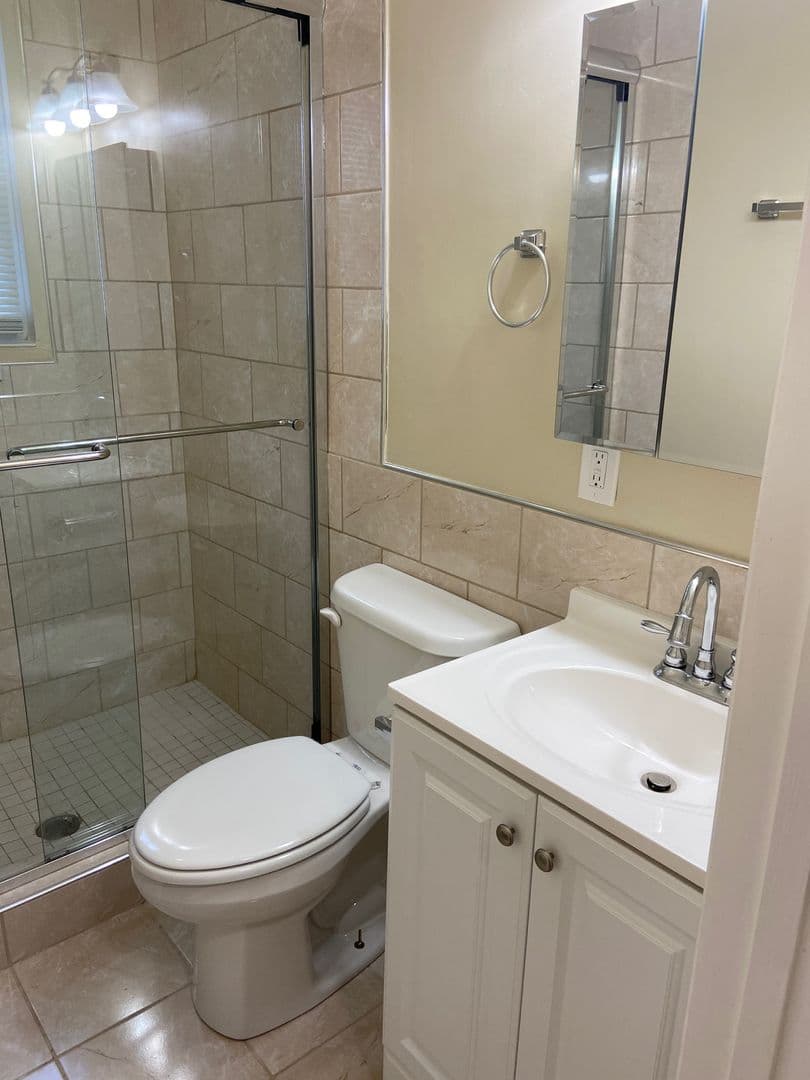 Washington Apartment: 1815 Riggs Place NW