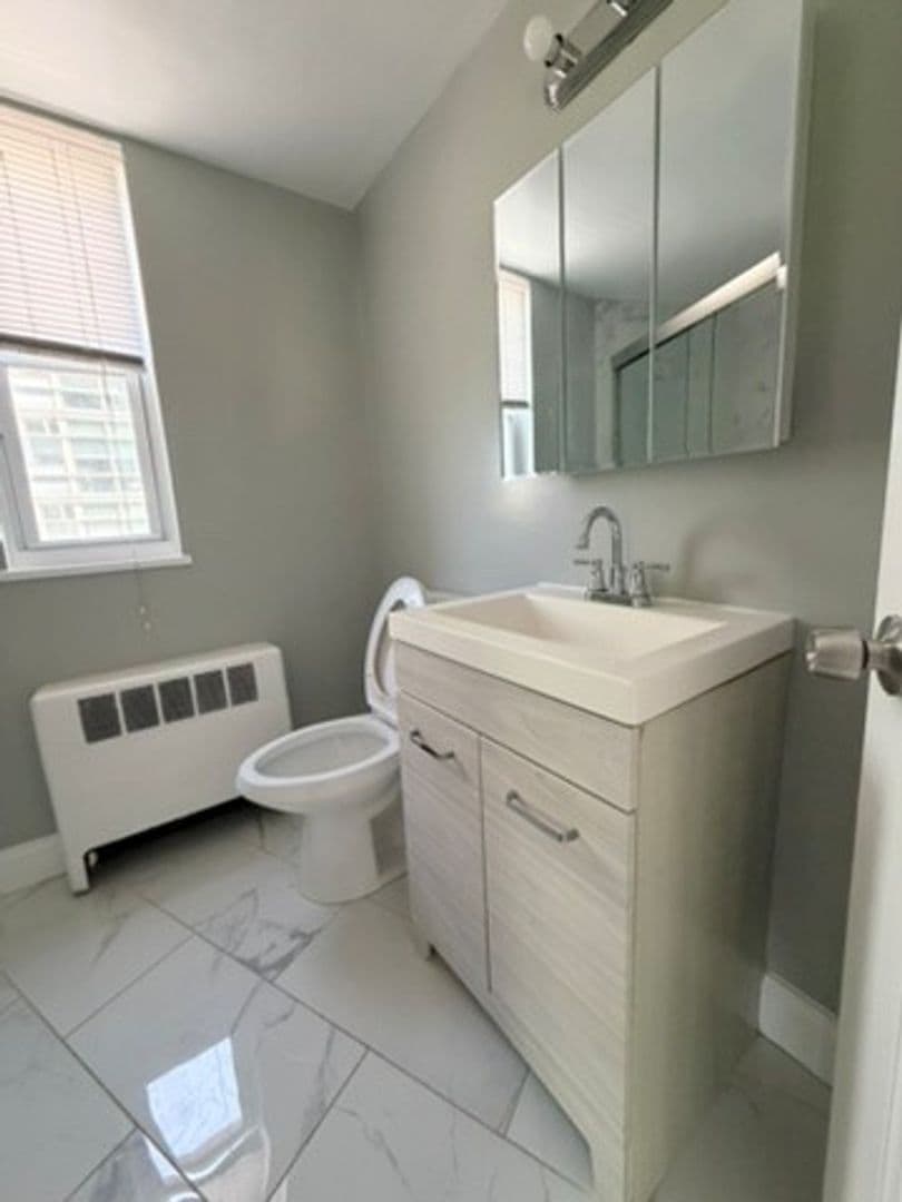 Washington Apartment: 5323 Connecticut Ave NW