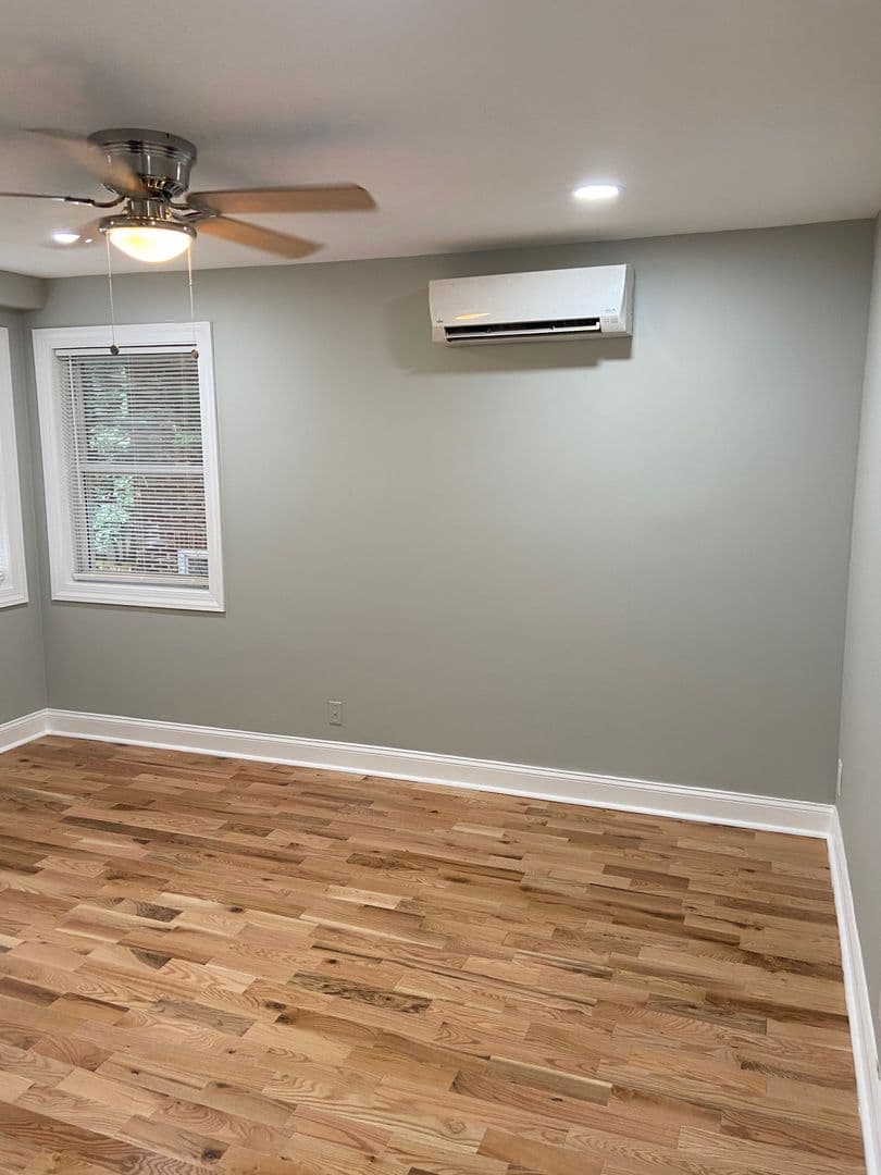 Washington Apartment: 4569 MacArthur Blvd NW
