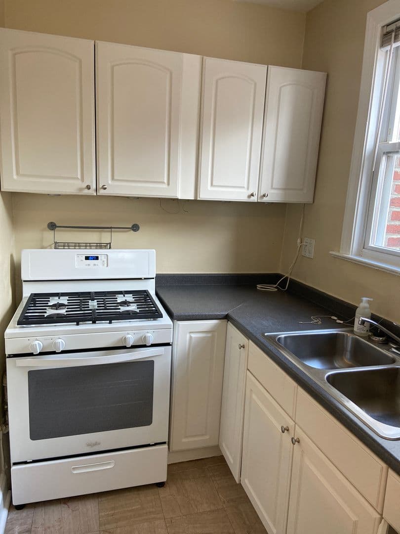 Washington Apartment: 1435 N Street NW