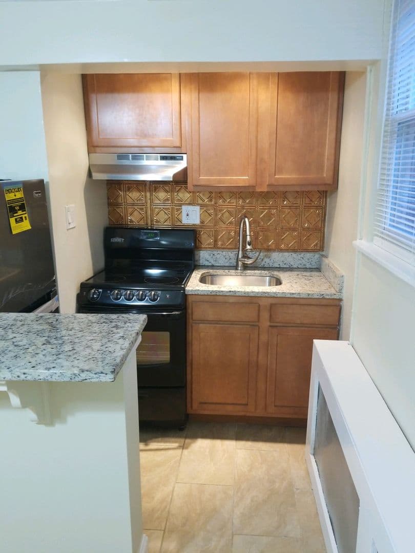 Washington Apartment: 1815 Riggs Place NW
