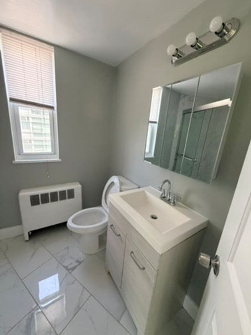 Washington Apartment: 5323 Connecticut Ave NW