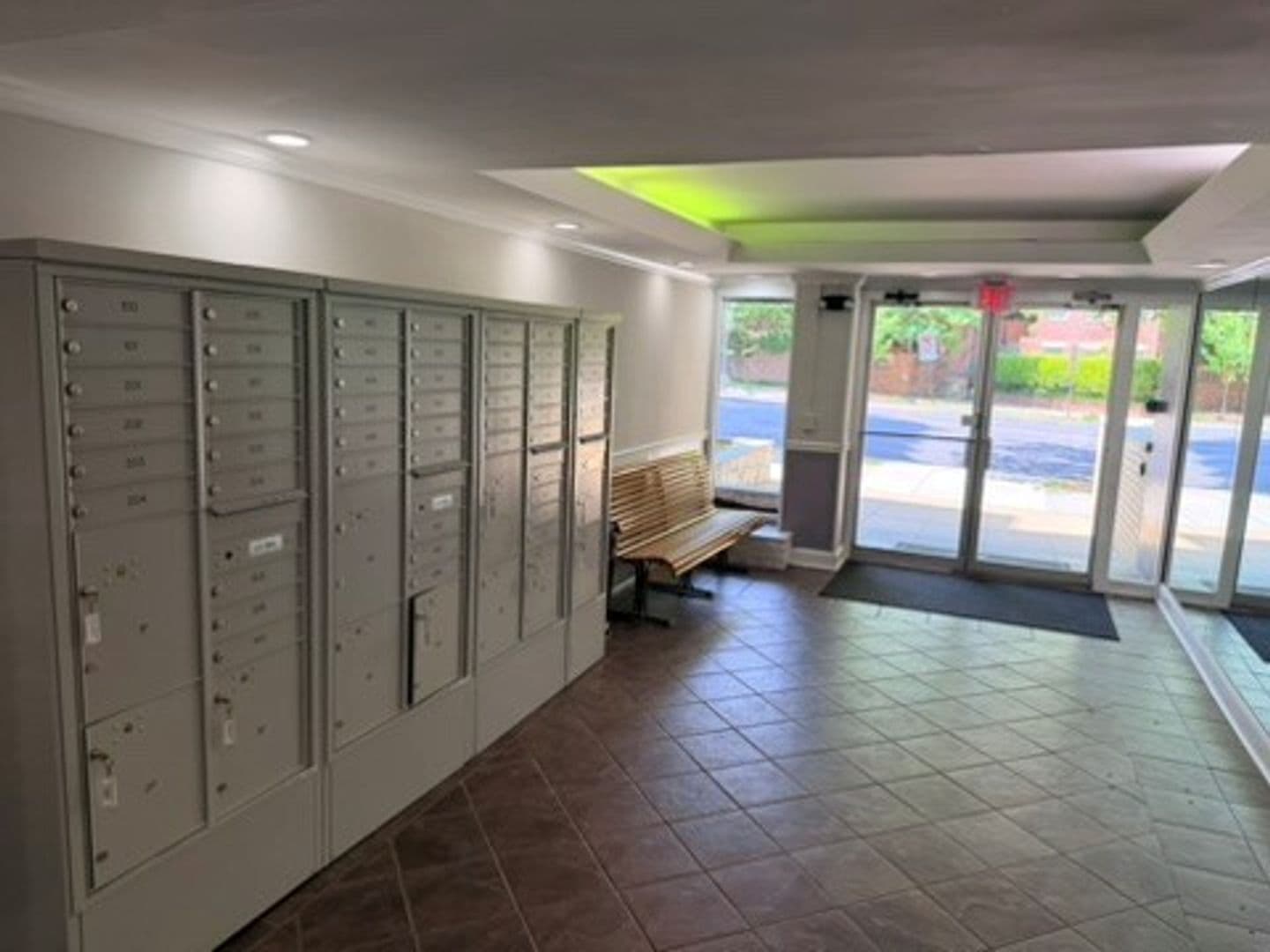 Washington Apartment: 5323 Connecticut Ave NW