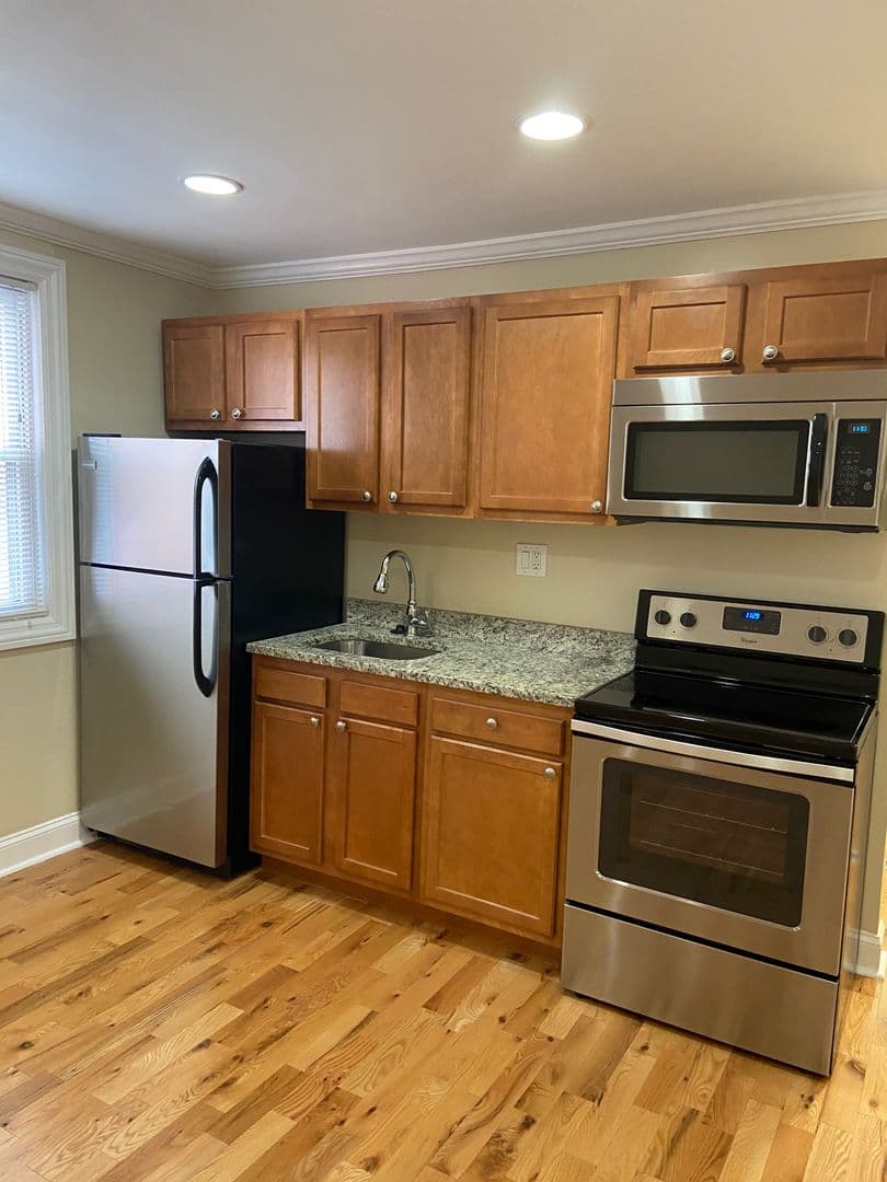 Washington Apartment: 1815 Riggs Place NW