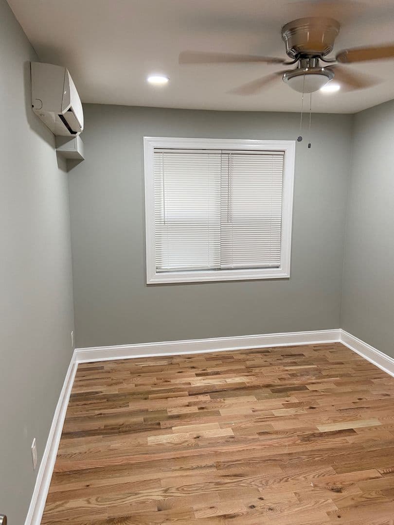 Washington Apartment: 4569 MacArthur Blvd NW