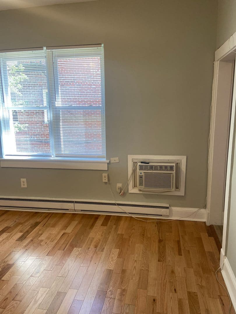 Washington Apartment: 3222-3224 Wisconsin Avenue NW