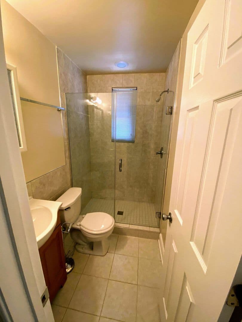 Washington Apartment: 1815 Riggs Place NW