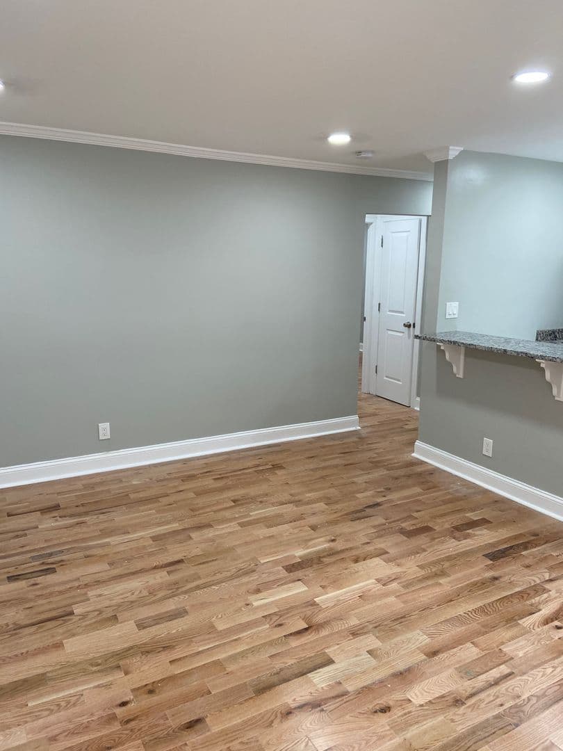 Washington Apartment: 4569 MacArthur Blvd NW