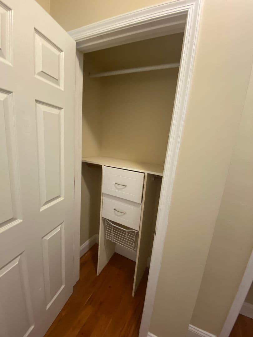Washington Apartment: 1435 N Street NW