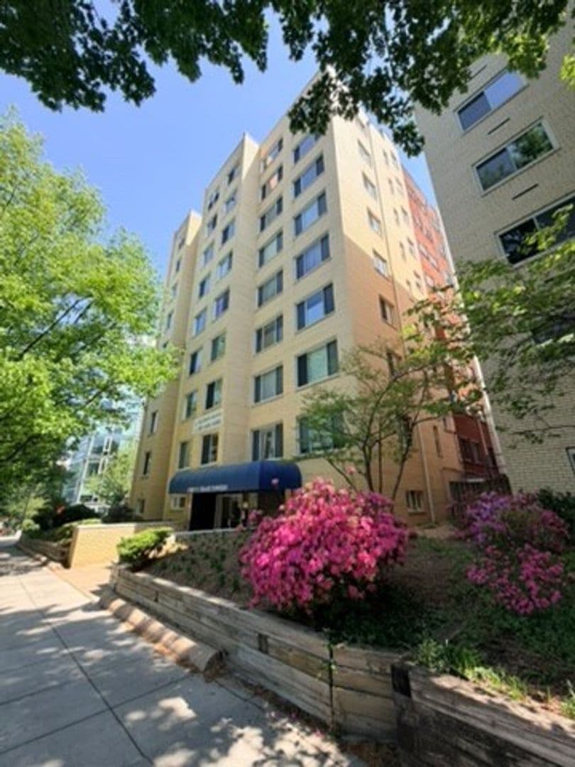 Washington Apartment: 5323 Connecticut Ave NW