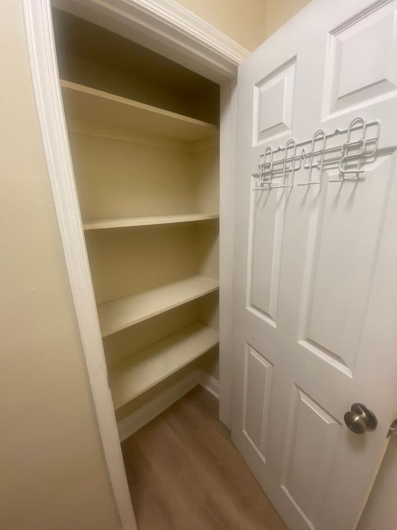 Washington Apartment: 1435 N Street NW