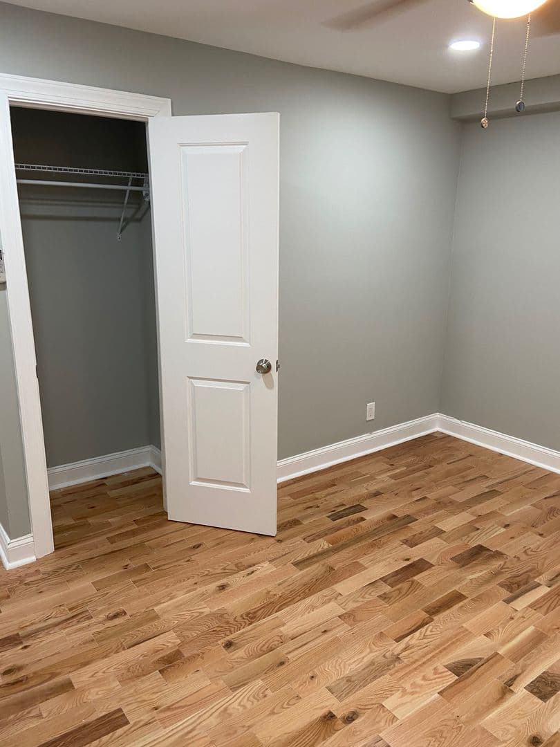 Washington Apartment: 4569 MacArthur Blvd NW