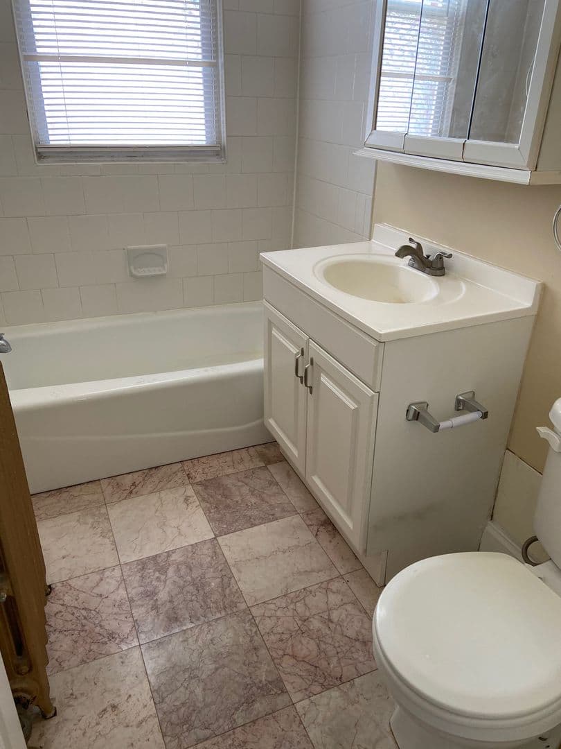 Washington Apartment: 1435 N Street NW