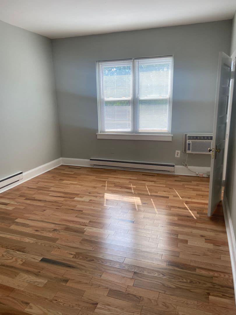 Washington Apartment: 3222-3224 Wisconsin Avenue NW