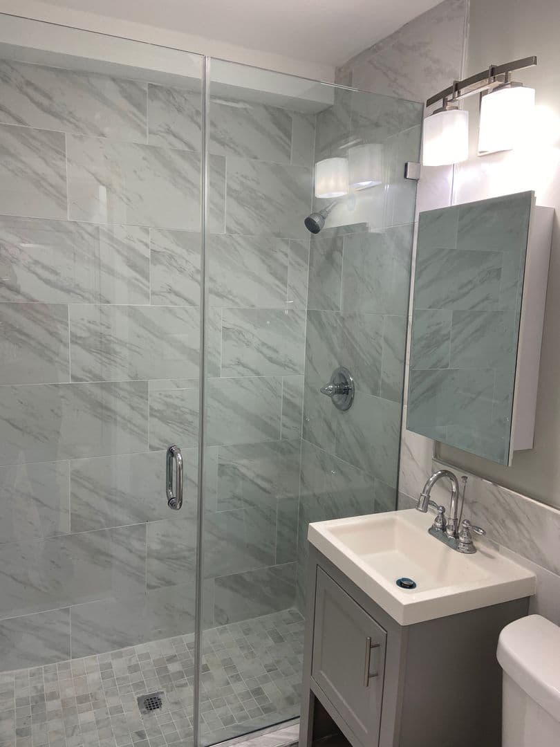 Washington Apartment: 4569 MacArthur Blvd NW