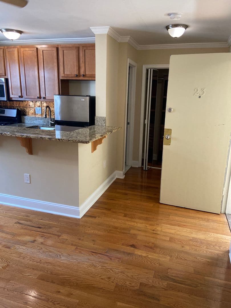 Washington Apartment: 1815 Riggs Place NW