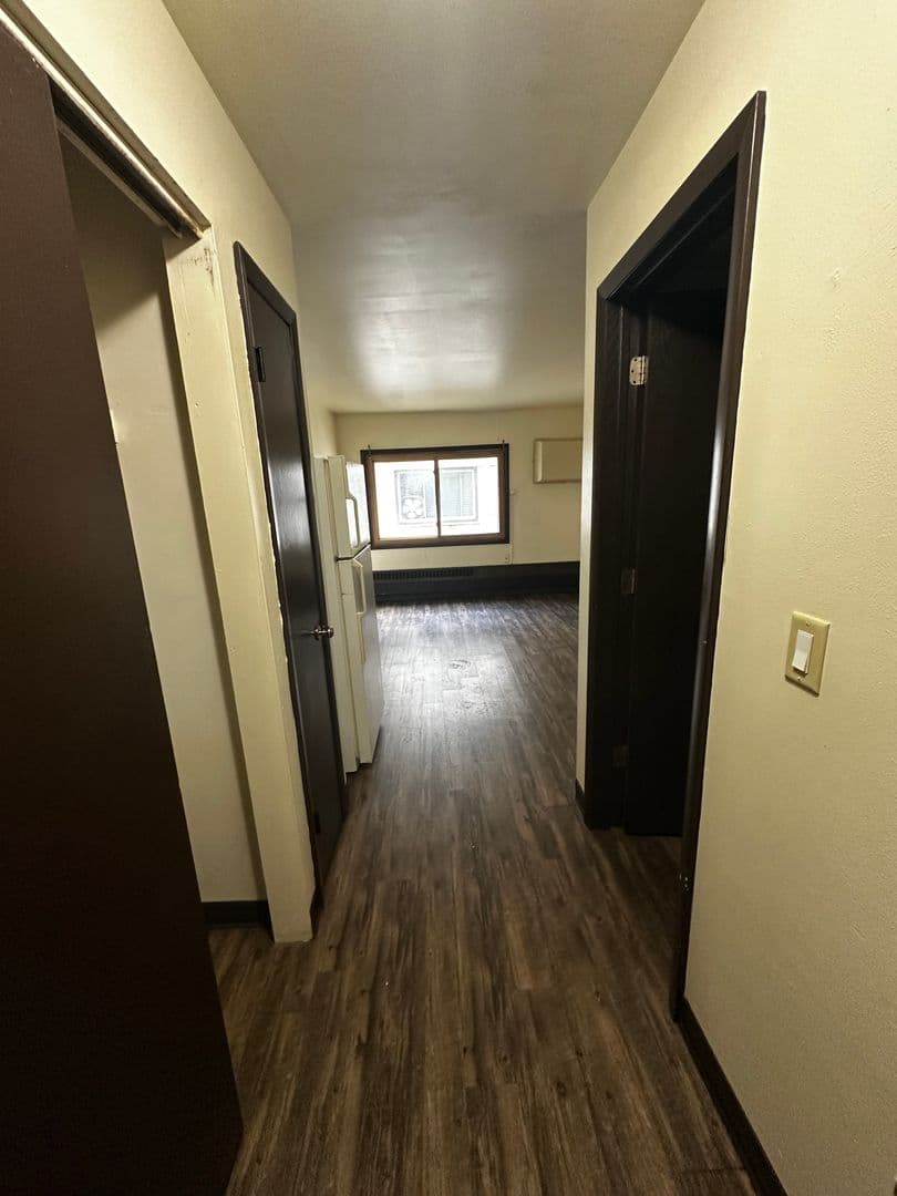 Beloit Apartment: 614 Broad St.