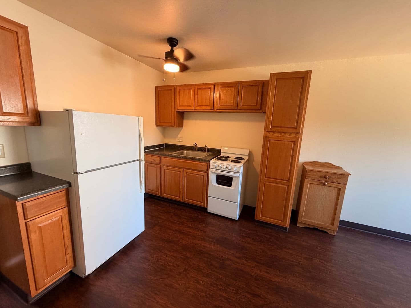 Beloit Apartment: 614 Broad St.