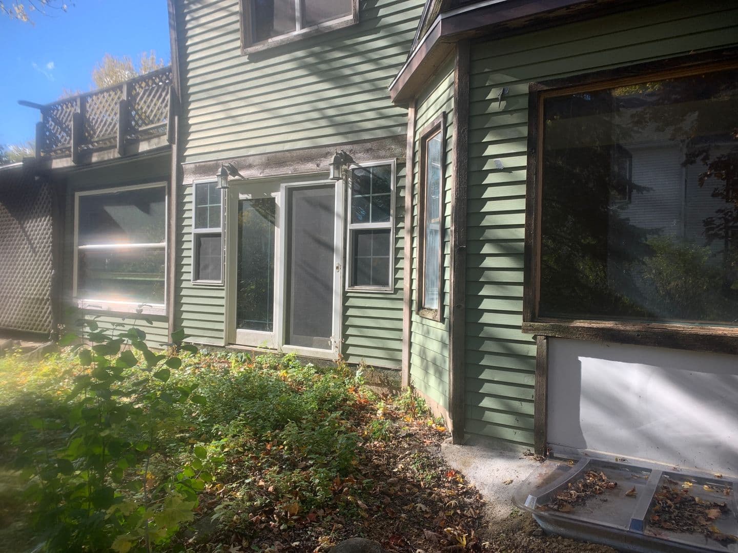 Milton Apartment: 341 - 343 College St.