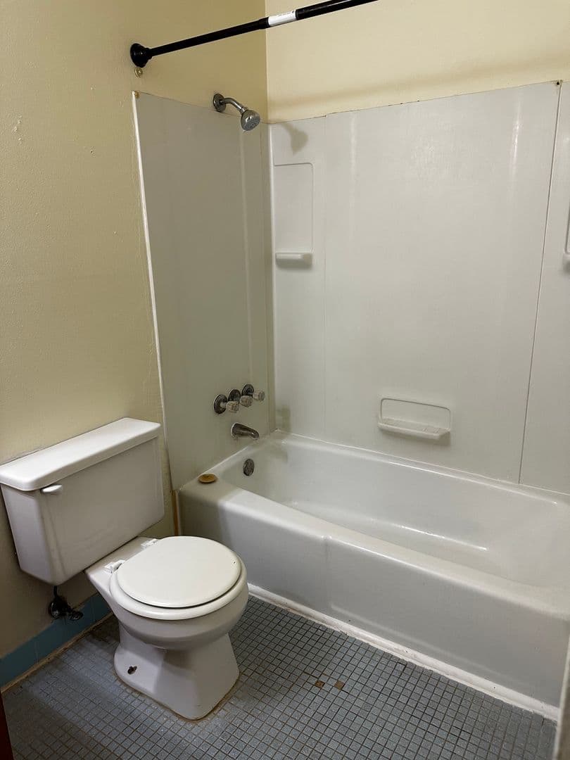 Janesville Apartment: 309 E. Memorial