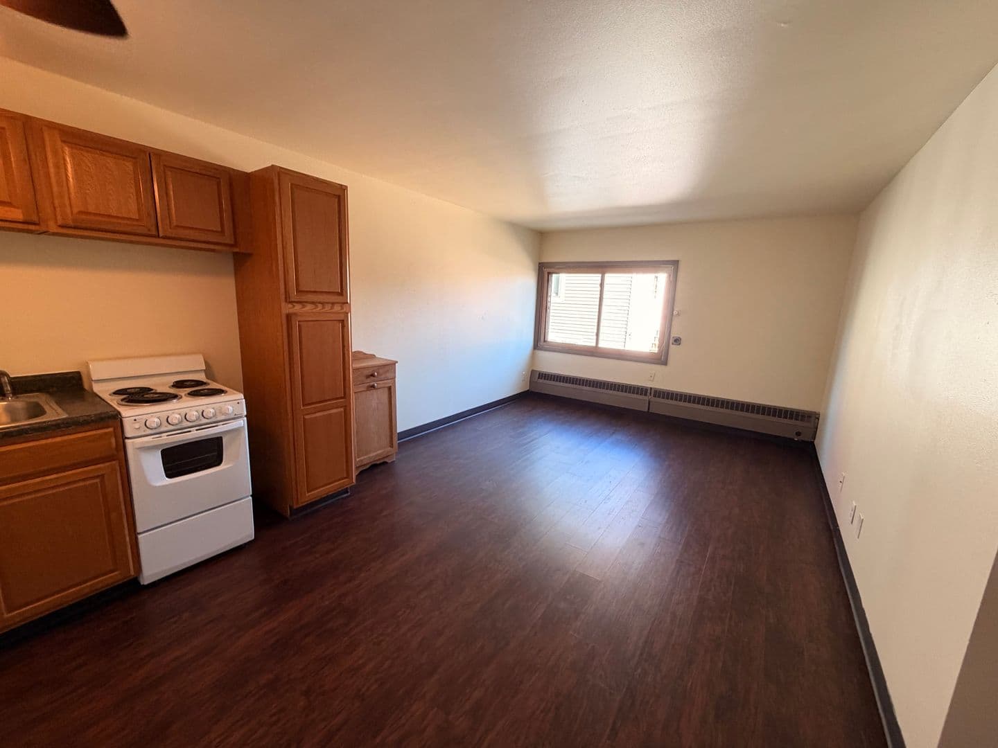Beloit Apartment: 614 Broad St.