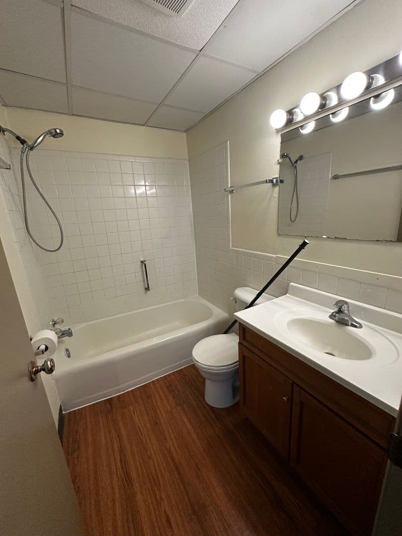 Beloit Apartment: 614 Broad St.