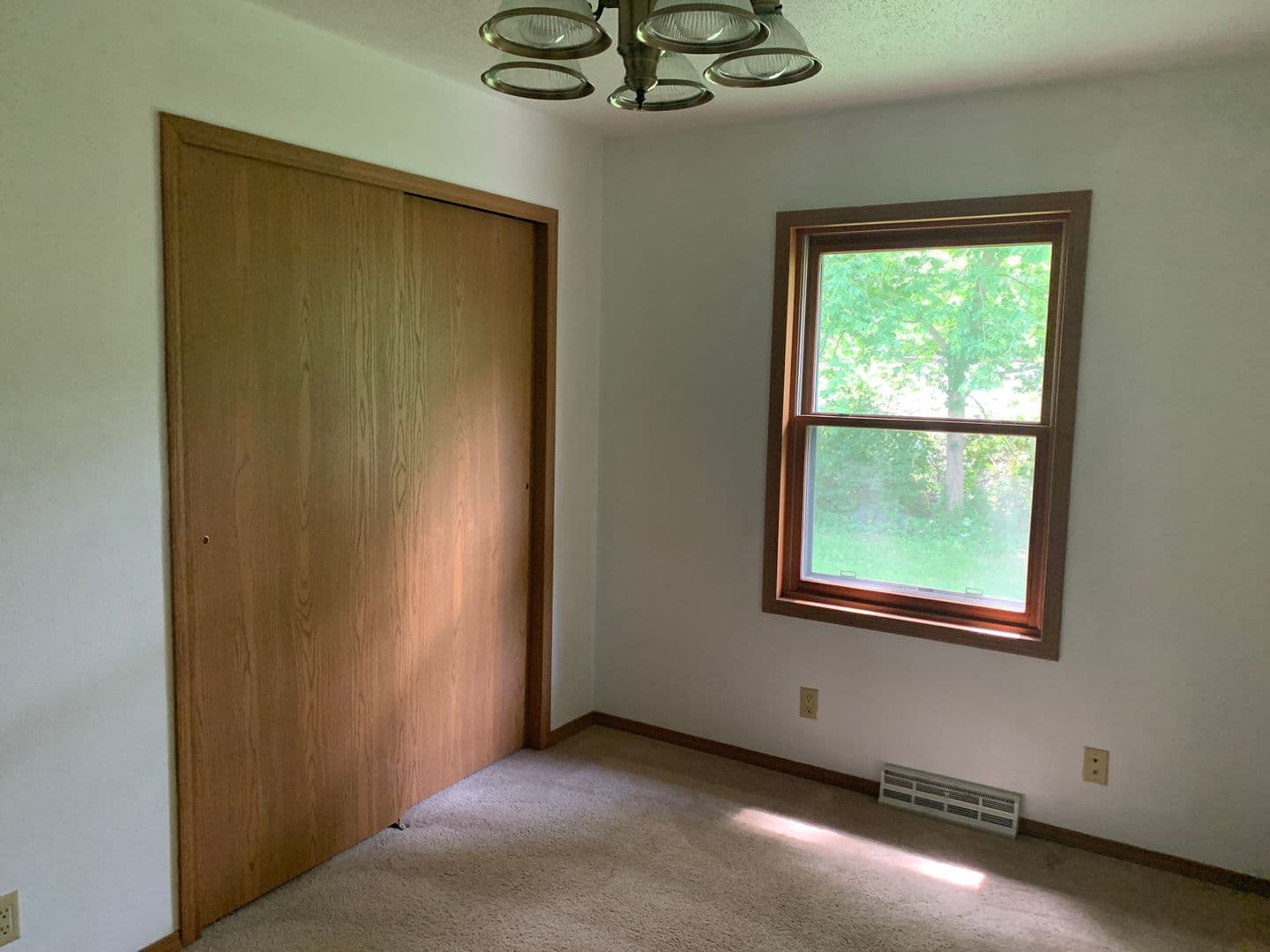 Janesville Apartment: 1229 - 1231 Elgin Ave.