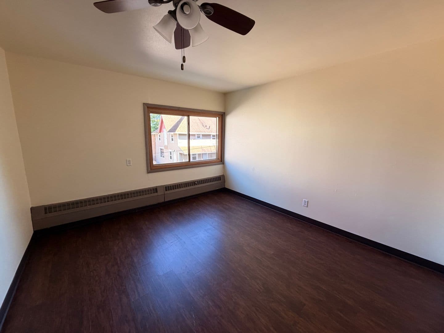 Beloit Apartment: 614 Broad St.