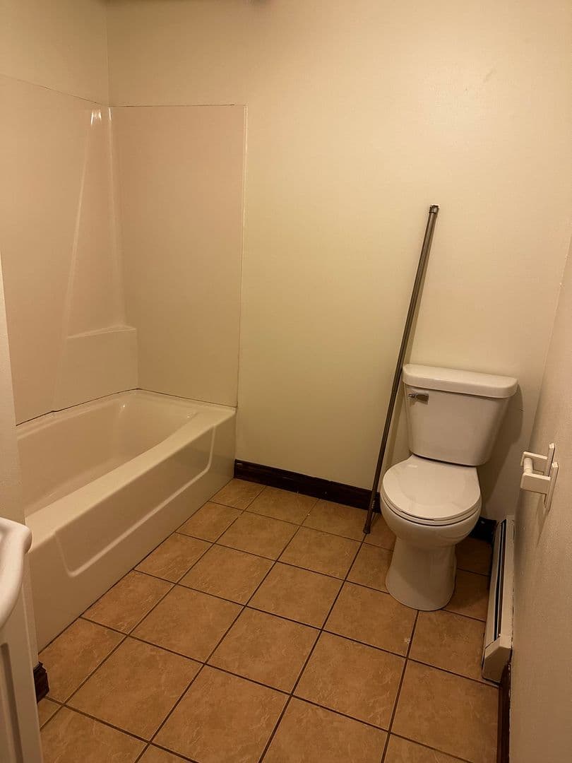 Janesville Apartment: 4722 W. Graham Dr.